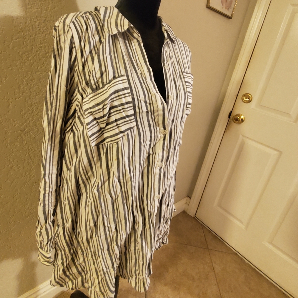 Maternity button up blouse - Picture 3 of 3